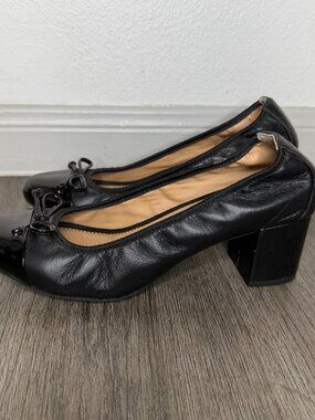 Me Too Women’s Black Leather Cap Toe Block Heel Pumps with Bow Size 7.5